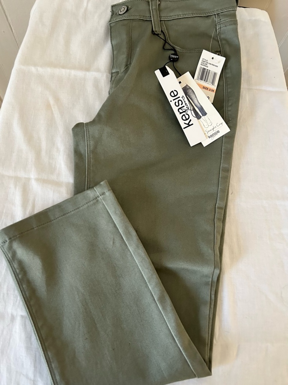 NWT Kensie Slim Straight Crop Jeans/Sea Grass/ 2/26